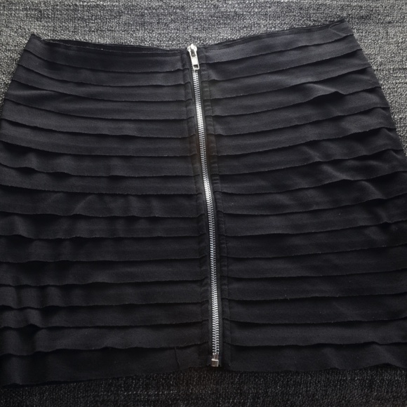 Wet Seal Zipper Skirt - Picture 2 of 4